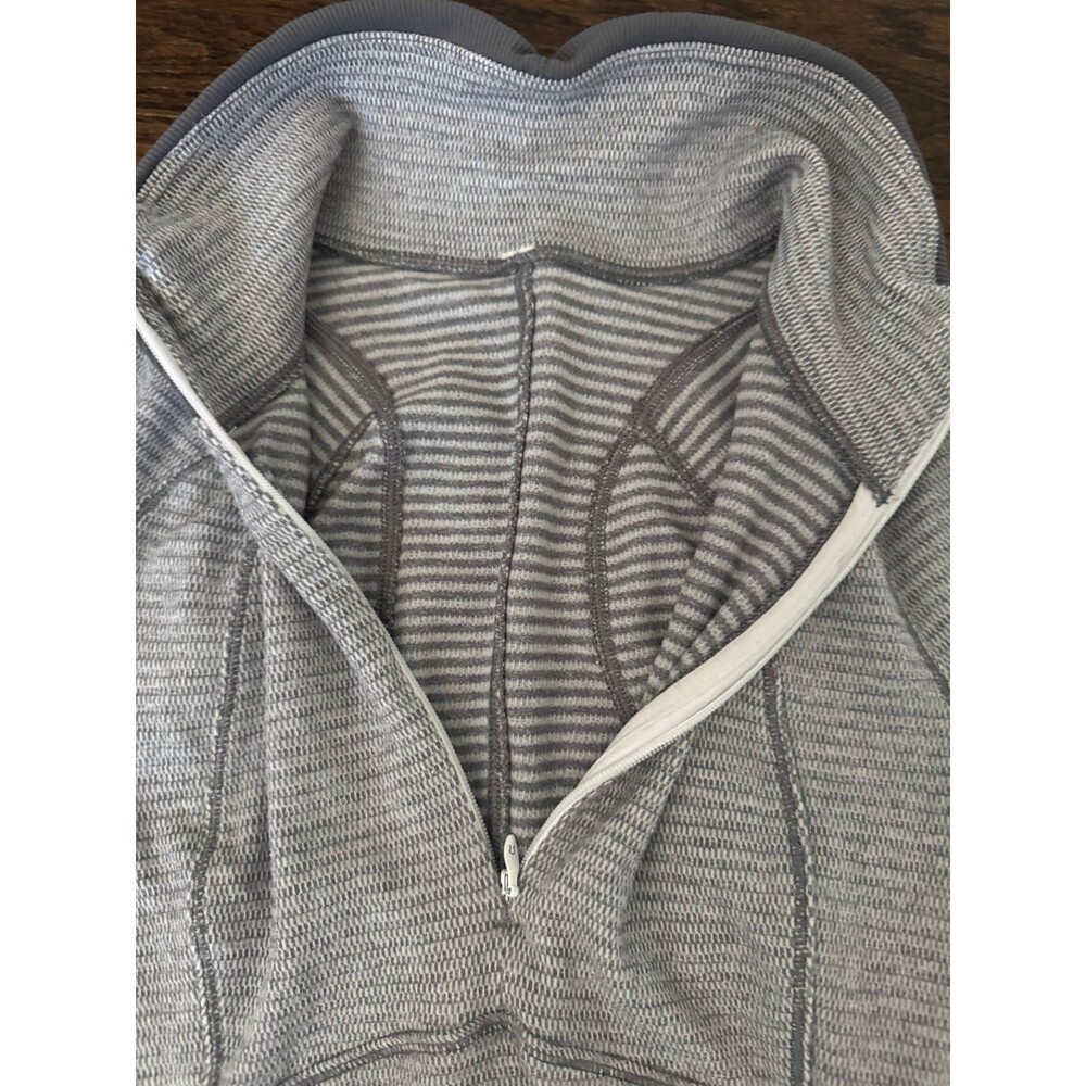 Lululemon Runderful 1/2 zip pullover - size 2 - Picture 4 of 6